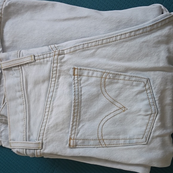 25 X 32 (Long) Premium Levi's Ribcage Wide Leg Never Worn - Picture 3 of 6